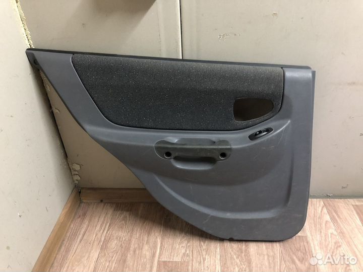 Обшивка задней левой двери Хендай Акцент 01-12г