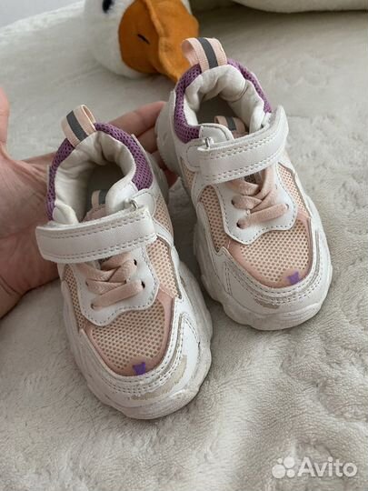 Кроссовки для девочки