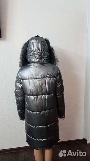 Пуховик женский длинный с капюшоном
