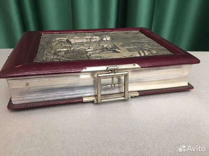 Старинный альбом для фотографий