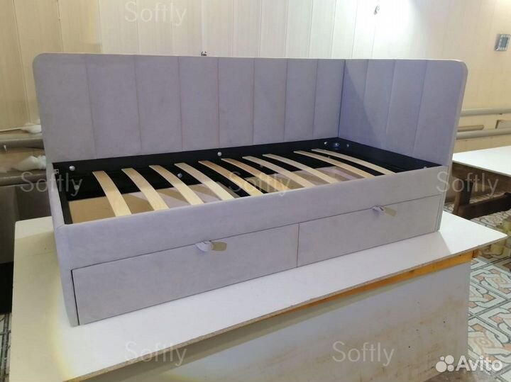 Детская кровать с мягкой спинкой