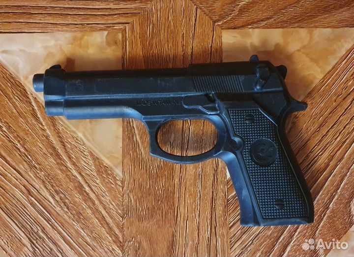 Учебный резиновый пистолет