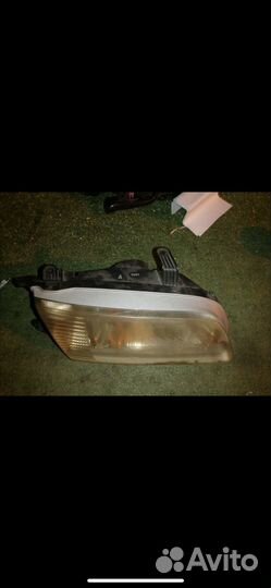 Правая фара Nissan Sunny FB15