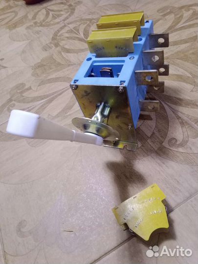 Реверсивный рубильник