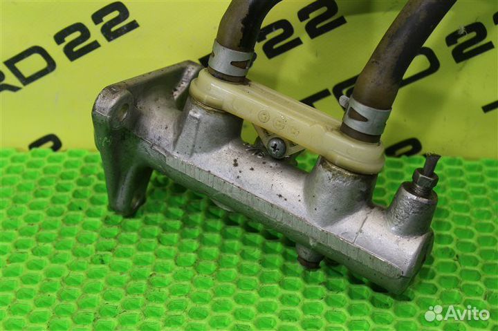 Главный тормозной цилиндр Toyota Ipsum SXM15 3S-FE