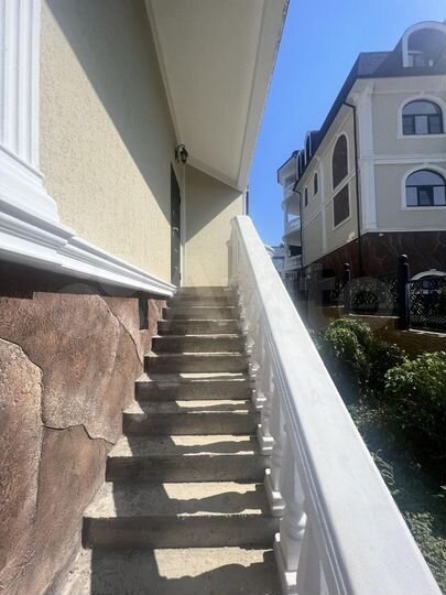 Дом 606 м² на участке 7 сот.