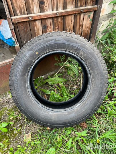 Bridgestone Blizzak Spike-02 SUV 235/65 R17 108