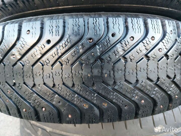 Goodyear UltraGrip 500 215/70 R16 100T