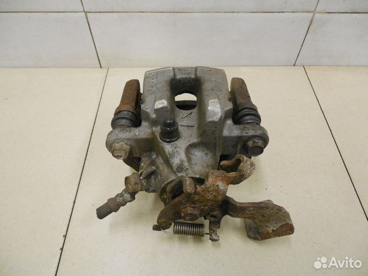 Суппорт задний правый Corolla E15 2006-2013