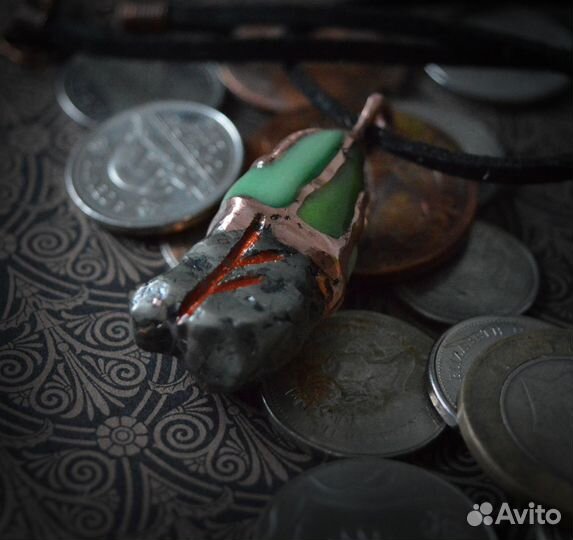 Денежный магнит, амулет с пиритом и руной Феху