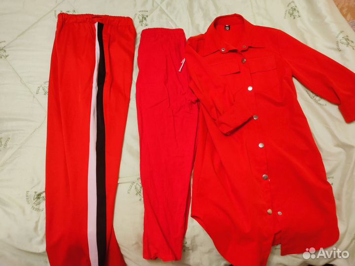 Много женской одежды