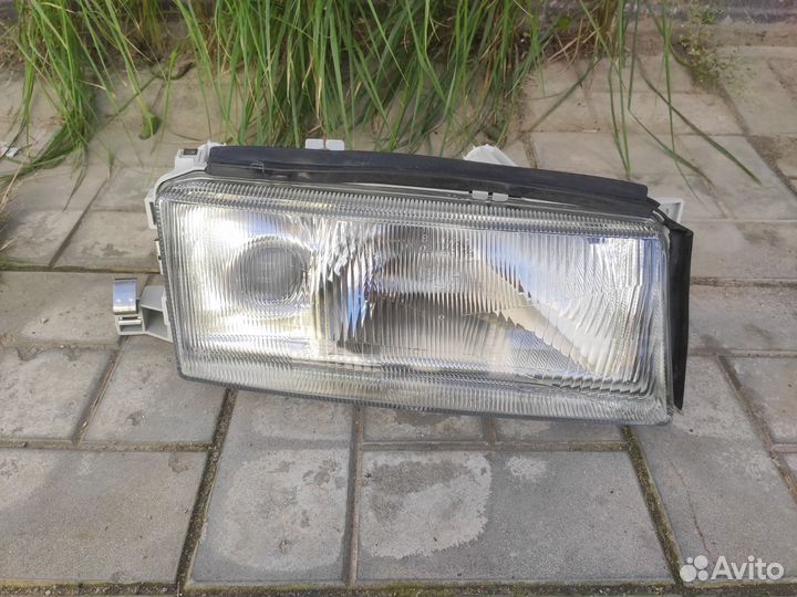Фара передняя правая Skoda Octavia седан