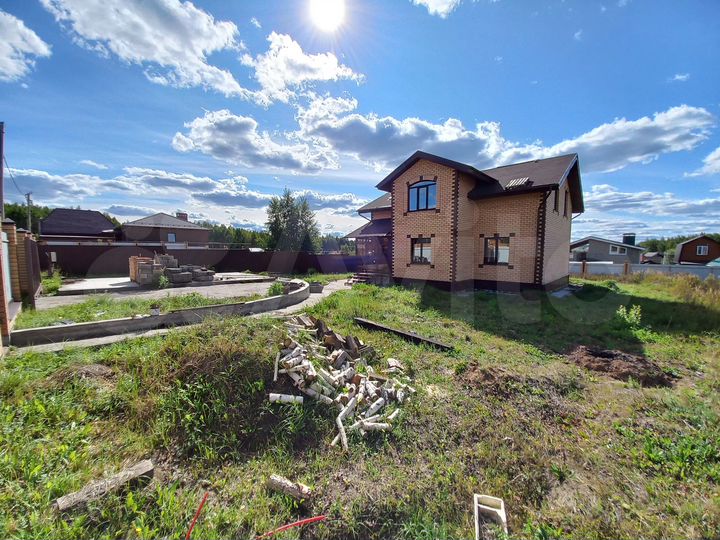 Коттедж 205 м² на участке 9 сот.