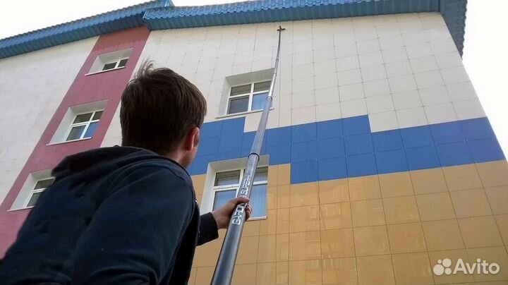 Мойка окон фасадов витрин штангами