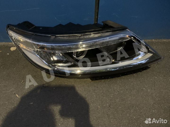 Фара правая Kia Sorento 2 XM 2012-2015