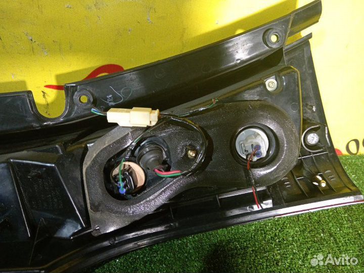 Стоп-сигнал задний правый Mitsubishi Grandis NA4W