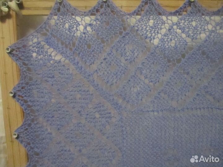 Ажурный белый палантин