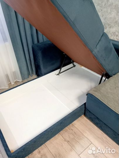 Большой угловой диван