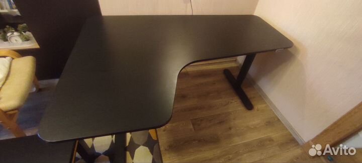 Компьютерный стол IKEA Bekant электро