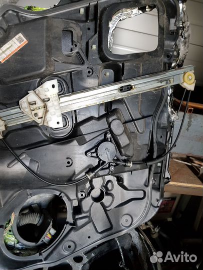 Обшивка двери Мазда 3