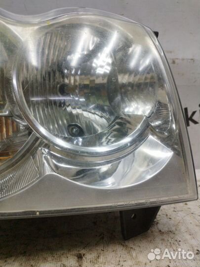 Фара галогеновая правая Jeep Grand Cherokee (WK)