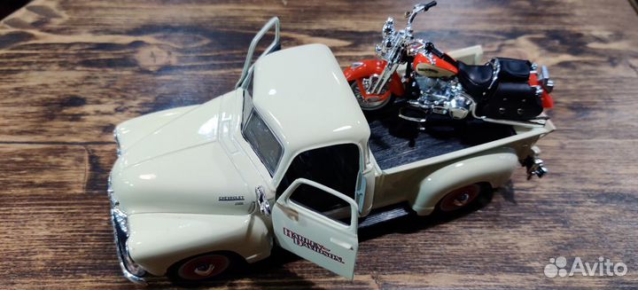 Модель авто Chevrolet и мото Harley Davidson