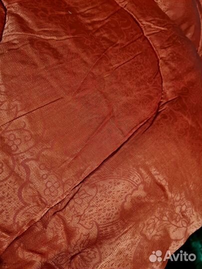 Одеяло ватное красное