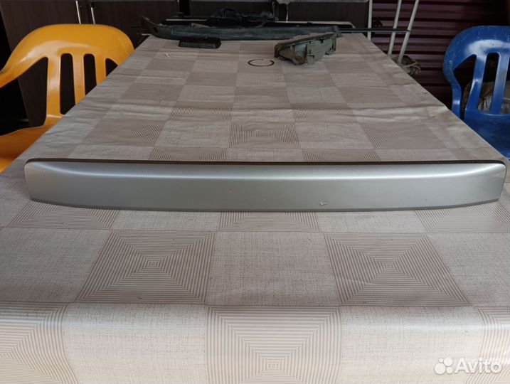 Nissan x-trail т30 накладка двери багажника