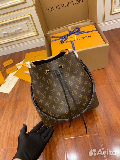 Сумка Louis Vuitton Neonoe