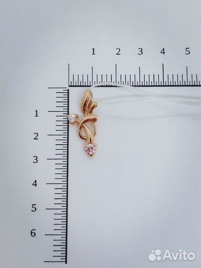 Золотая подвеска с камнем