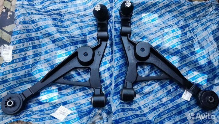 Рычаг передней подвески Сайбер, Стратус новые