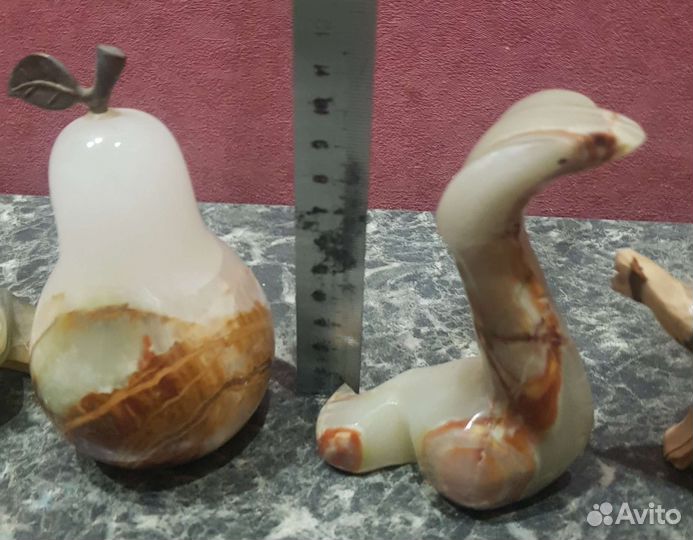 Фигурки из природного камня оникса