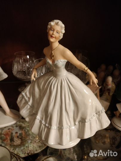 Статуэтка Германия танцовщица фарфор Реверанс