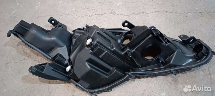 Корпус фары левый Камри v70