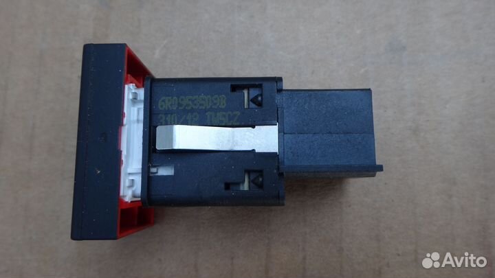 Кнопка аварийного сигнала Фольксваген Поло