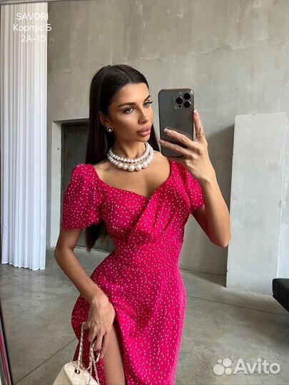 Вечернее платье в горошек