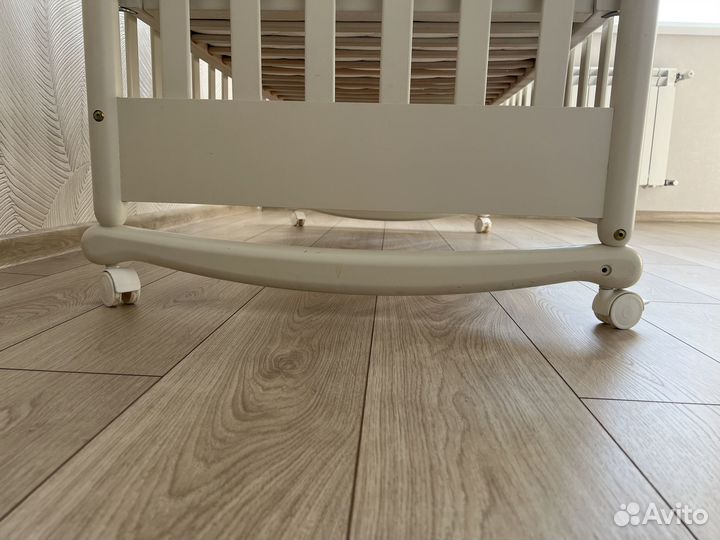 Детская кроватка с маятником + матрас