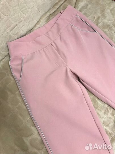 Женский костюм пудрового цвета