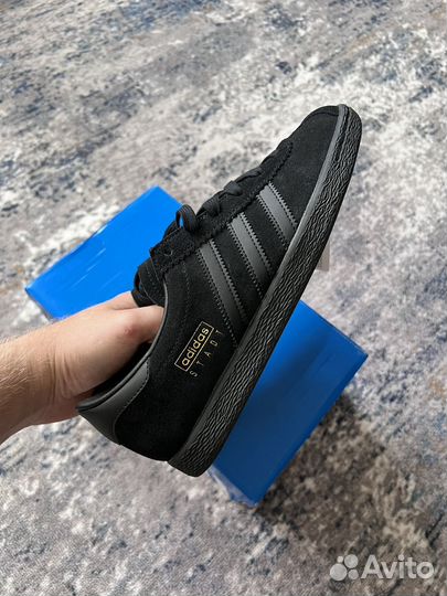 Кроссовки Adidas Stadt