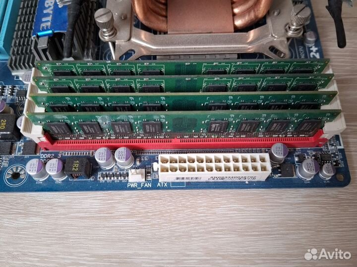 Материнская плата с процессором и памятью