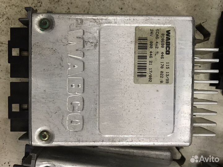 Блок управления подвеской Mercedes 4461700220