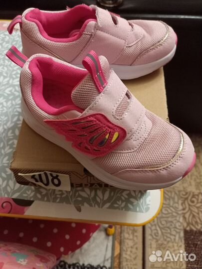 Кроссовки для девочки