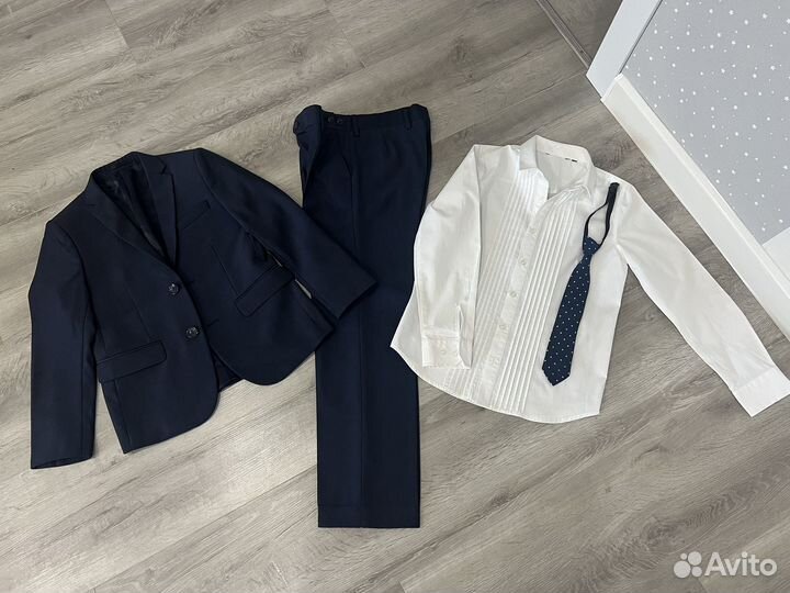 Костюм школьный для мальчика с рубашками 134/34