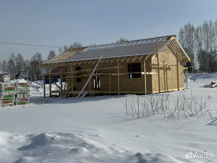 Сруб дома из бруса