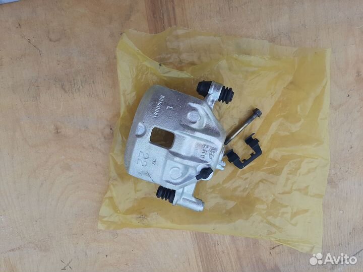 Тормозной суппорт Hyundai перед левый 5818025A00