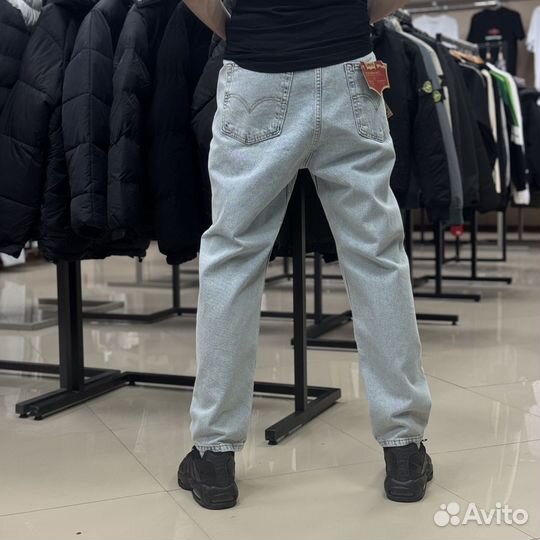 Джинсы Levis