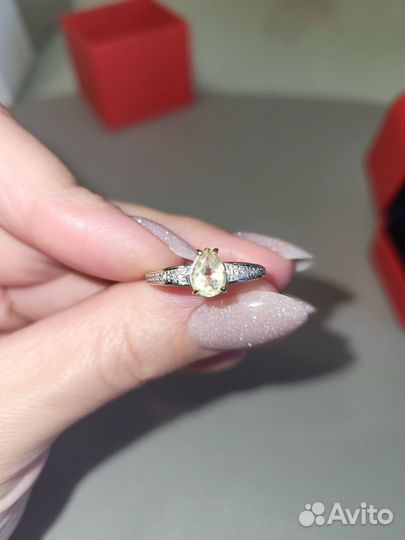Золотое кольцо с лимонным кварцем и бриллиантами
