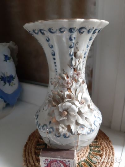 Ваза фарфоровая