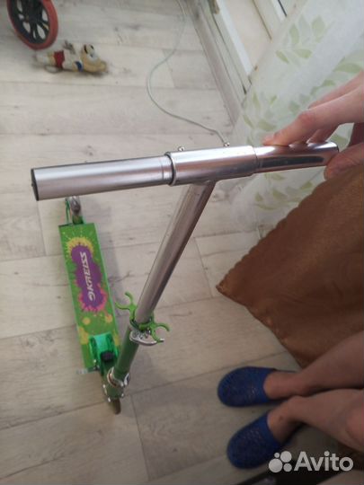 Самокат в хорошем состоянии. Складывается