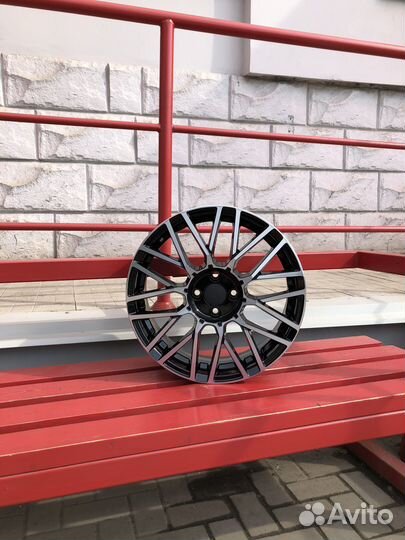 Литой диск momo R17 6.5 4*100 ET40 D54.1